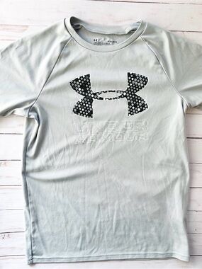 Boys Under Armour Drifit T-shirt (size Large)